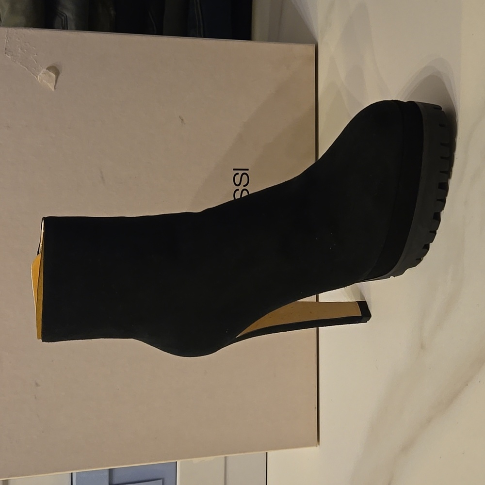 SERGIO ROSSI SHANA 90 suede platform ankle boot sz 39. Like new!